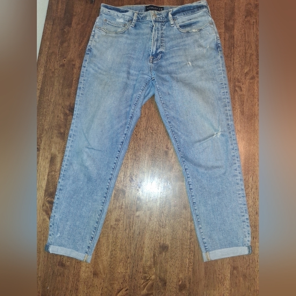 Abercrombie And Fitch Slim Taper Stretch Light Wash Dustressed 32x30
